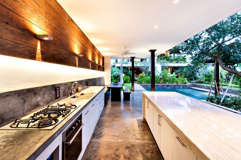 outdoor luxury kitchen