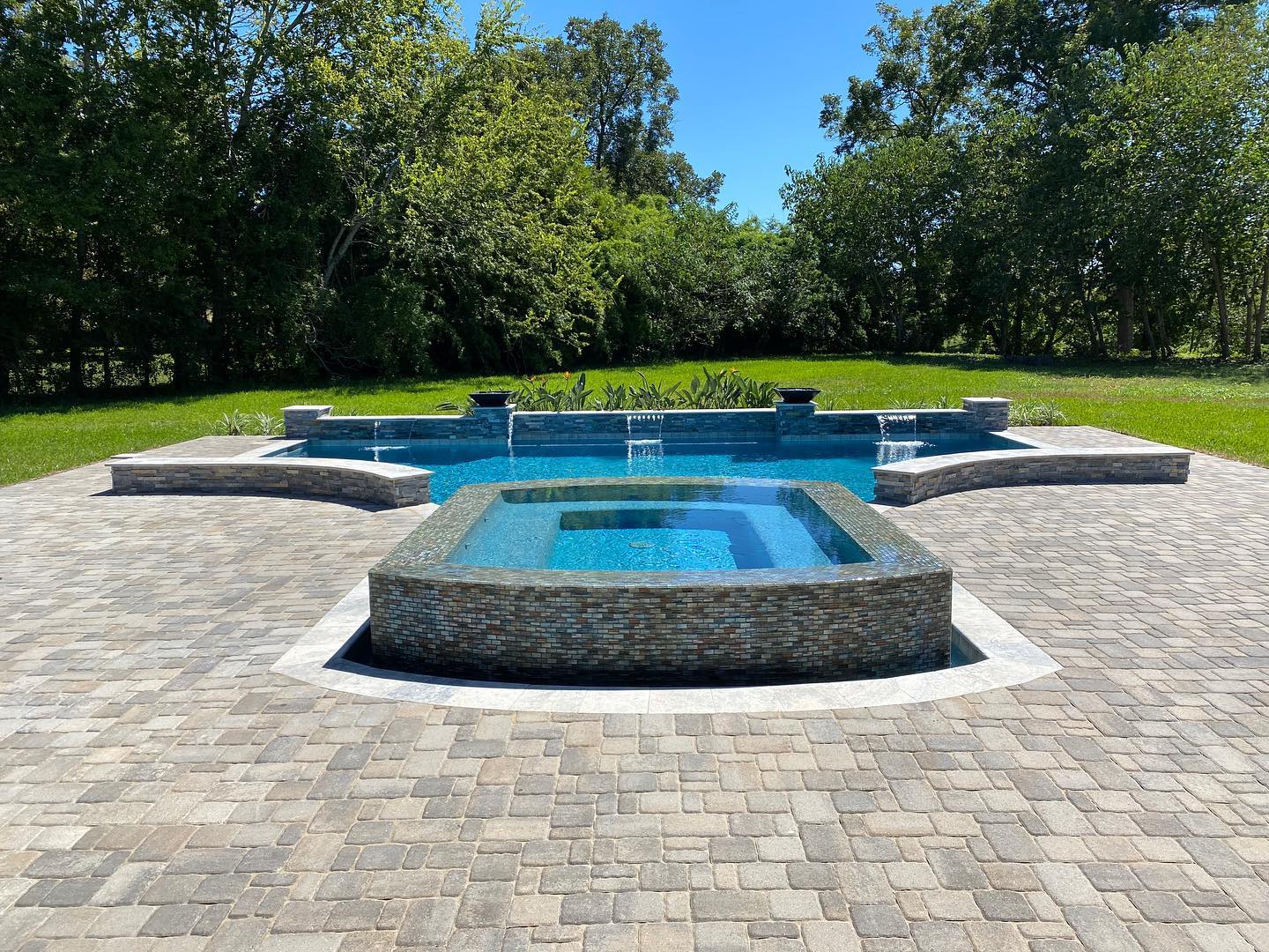 121182641_408579920541631_1274976075689691283_n