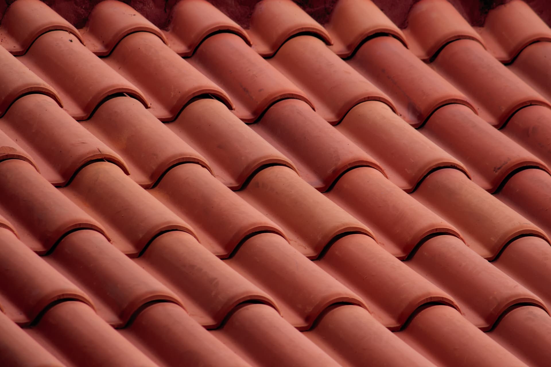 iStock-1399062639_tile-roof