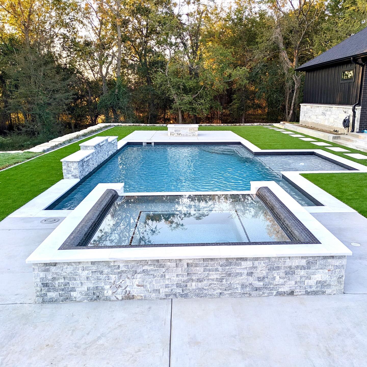 608001085_17909115993290528_6259738158957257319_n